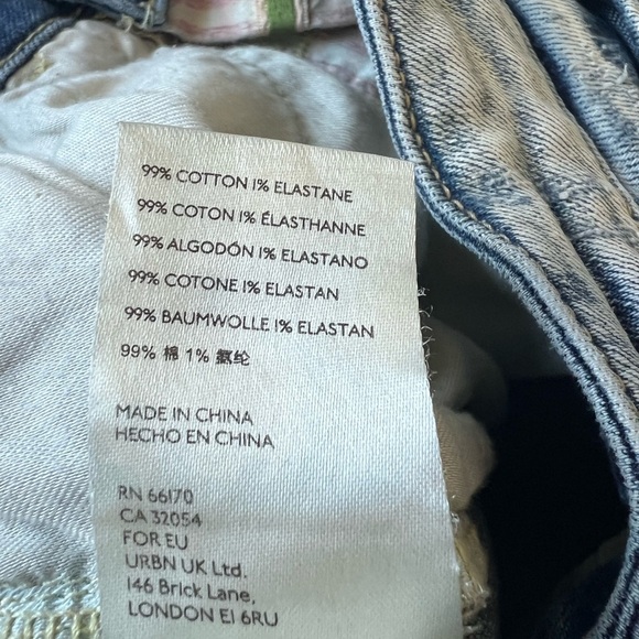 Anthropologie Pilcro Women Paint Splatter Denim Short Ripped Button Fly Size 28 - Picture 3 of 8